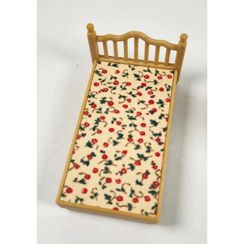 Calico Critters‎ Sylvanian Bed(No Pillow) and Table Set (4B2)
